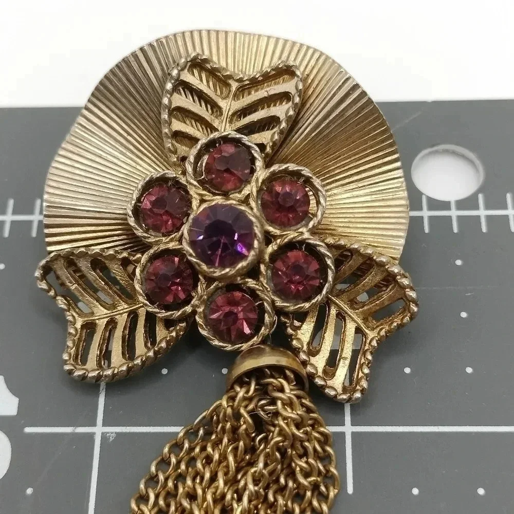 Unbranded gold tone